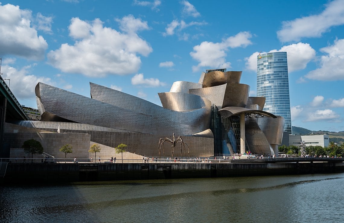 Bảo tàng Guggenheim Bilbao ở Tây Ban Nha