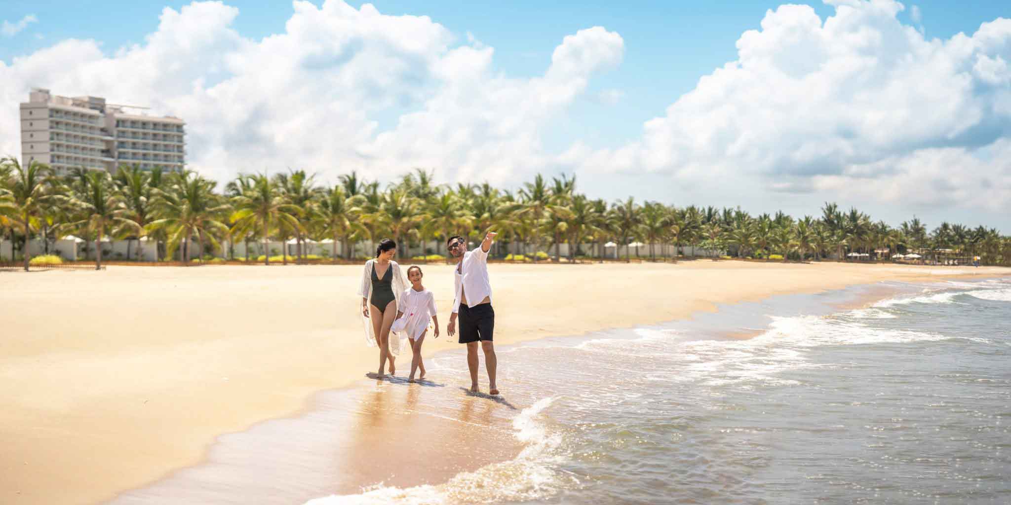 Melia Ho Tram Beach Resort với bờ biển dài hơn 1.1km